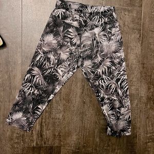 Leaf print Capri workout leggings